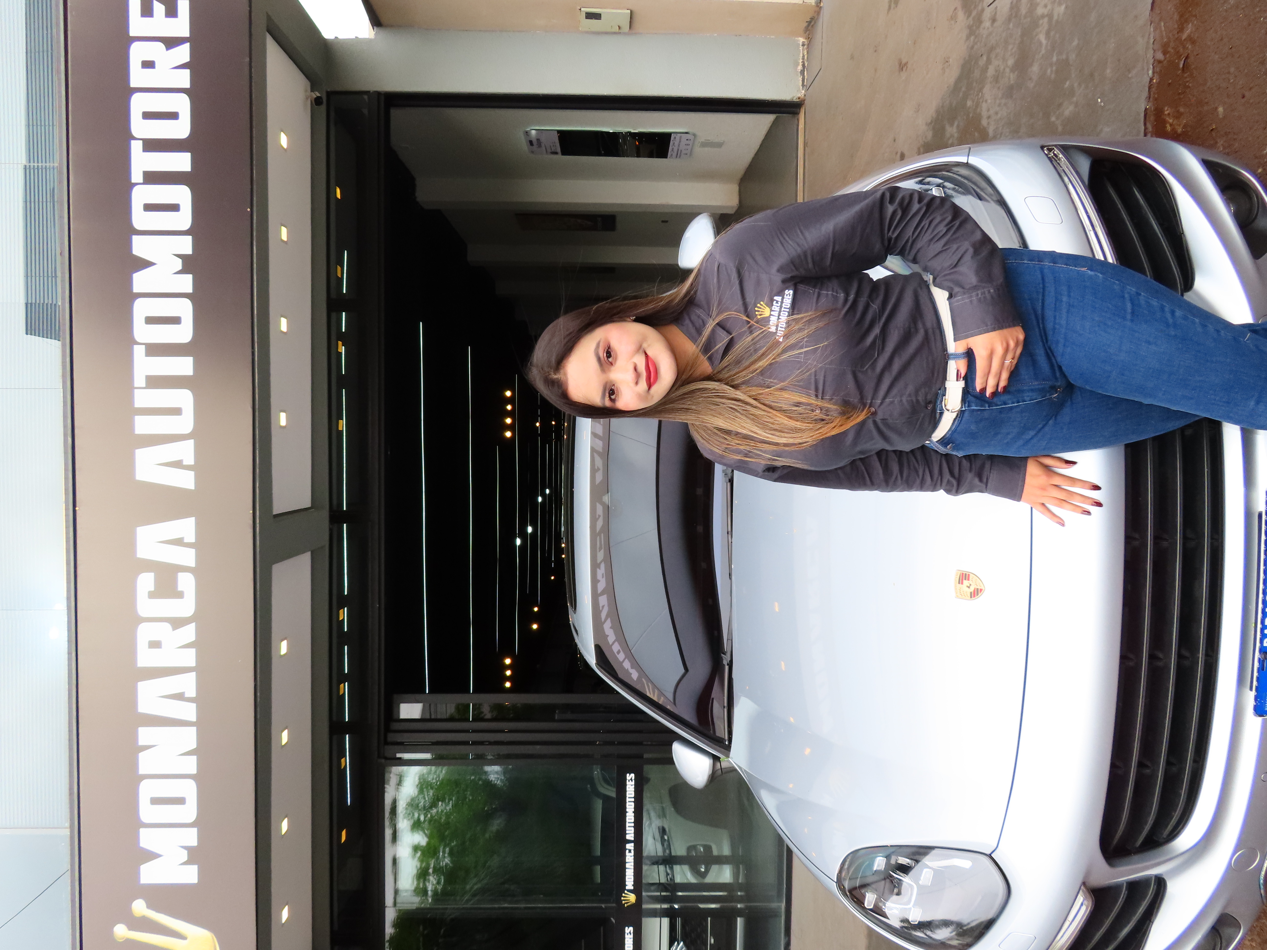Evelyn, vendedora de Monarca Automotores